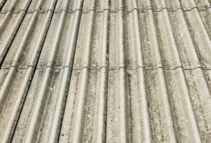 Ilustrasi baja Ringan